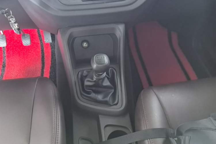 Used Wuling Hongguang V 2022 1.5L Jingqu Edition Electric-Assist LAR Gear Lever