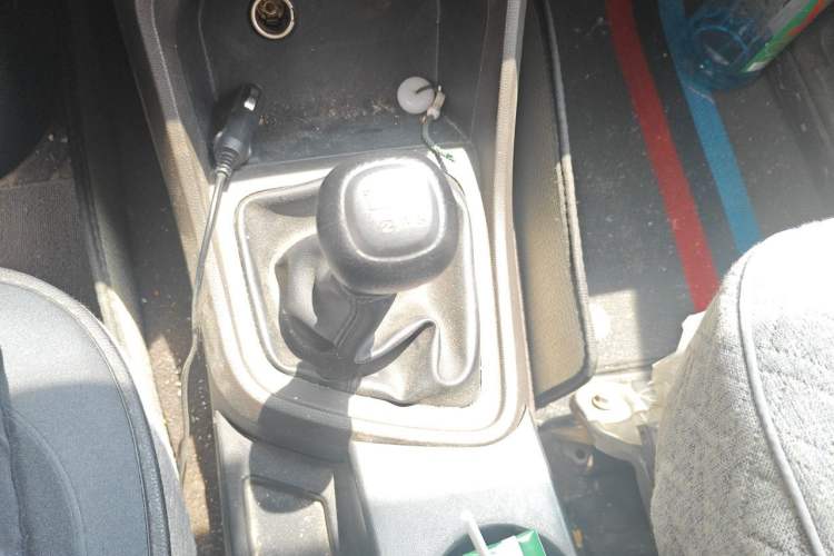 Used Wuling Hongguang V 2022 1.5L Jingqu Version Hydraulic Power Steering LAR Gear Lever