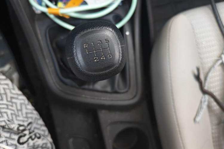 Used Wuling Hongguang V 2022 1.5L Jingqu Version Hydraulic Power Steering LAR Gear Lever