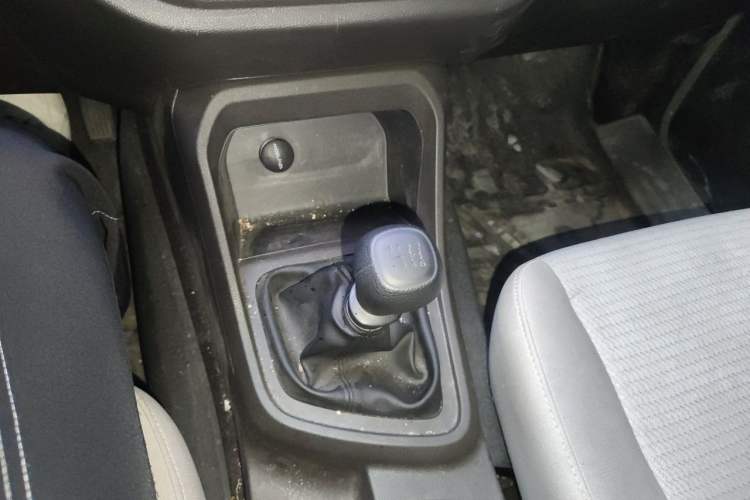 Used Wuling Hongguang V 2022 1.5L Jingqu Edition Electric-Assist LAR Gear Lever