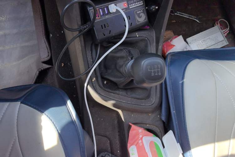 Used Wuling Hongguang V 2022 1.5L Jingqu Edition Electric-Assist LAR Gear Lever