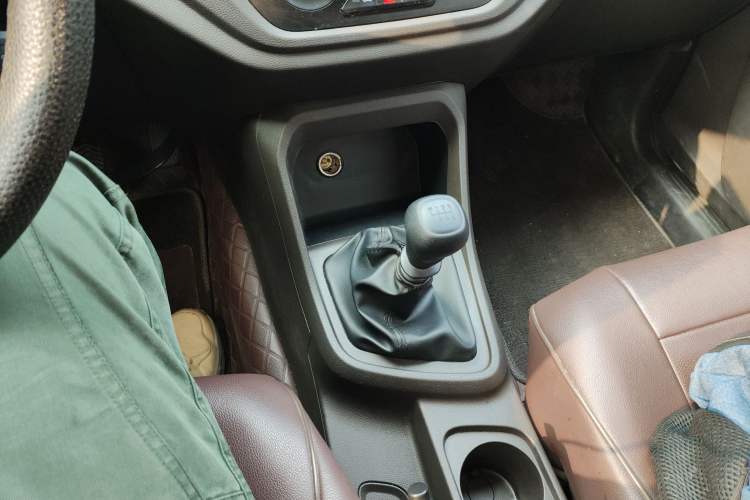 Used Wuling Hongguang V 2022 1.5L Enjoy Edition Electric-Powered LAR Gear Lever