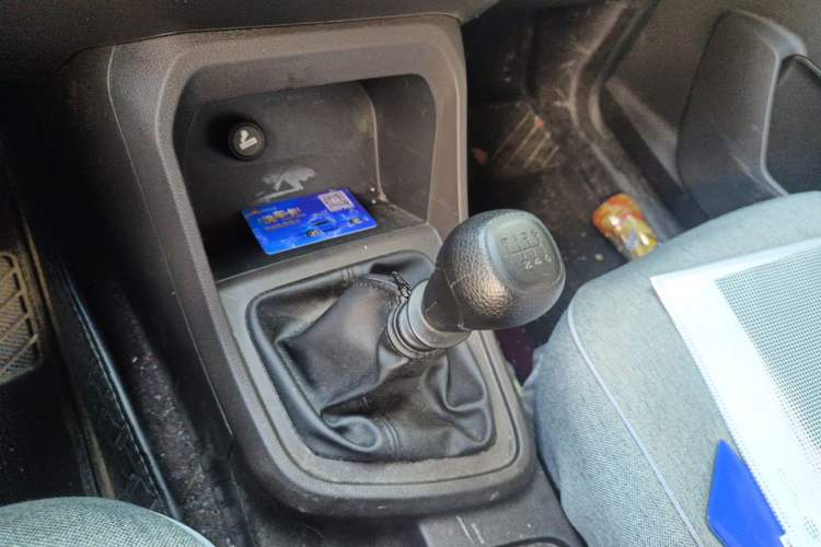 Used Wuling Hongguang V 2022 1.5L Jingqu Edition Electric-Assist LAR Gear Lever