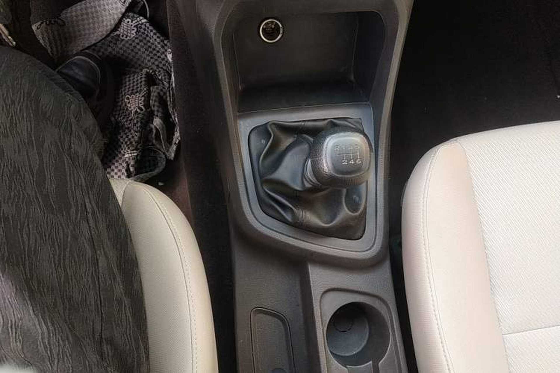 Used Wuling Hongguang V 2022 1.5L Jingqu Edition Enclosed-Window Vehicle with Hydraulic Power Steering LAR Gear Lever