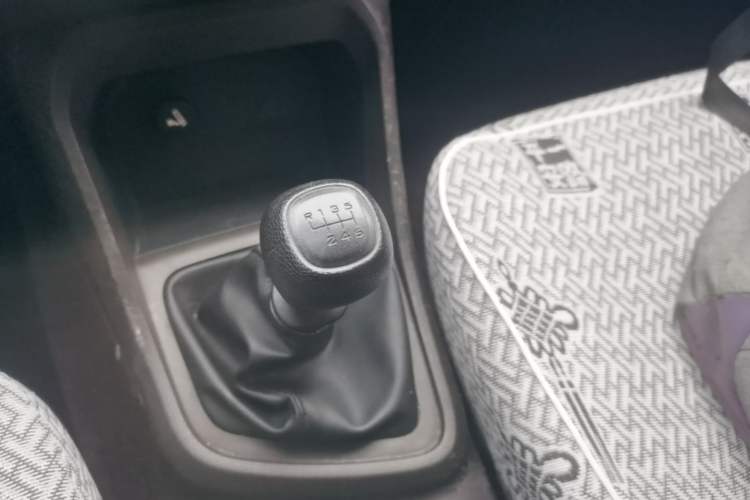Used Wuling Hongguang V 2022 1.5L Enjoy Edition Electric-Powered LAR Gear Lever