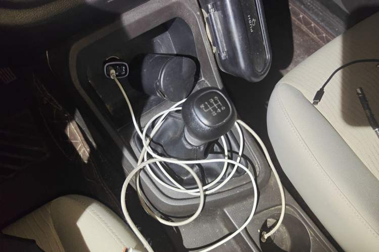 Used Wuling Hongguang V 2022 1.5L Enjoy Edition Electric-Powered LAR Gear Lever