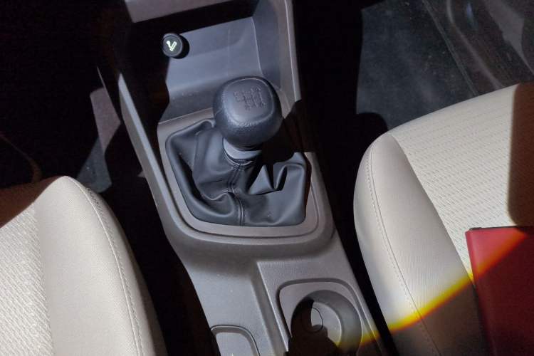 Used Wuling Hongguang V 2022 1.5L Jingqu Version Hydraulic Power Steering LAR Gear Lever