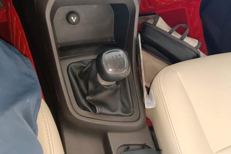 Used Wuling Hongguang V 2022 1.5L Enjoy Edition Electric-Powered LAR Gear Lever