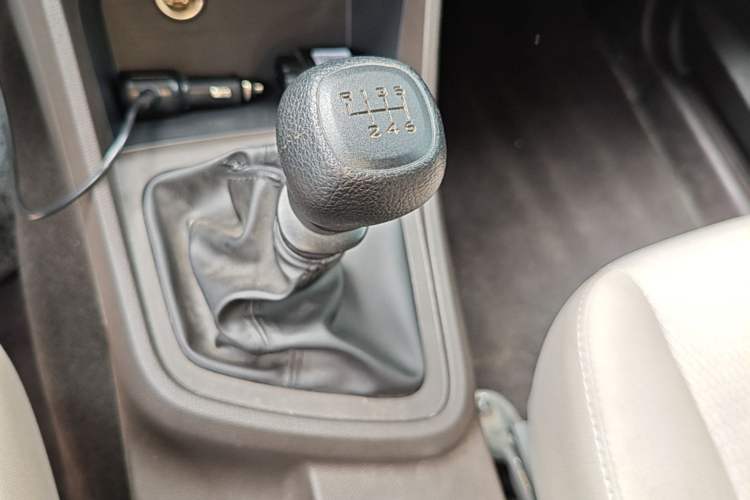 Used Wuling Hongguang V 2022 1.5L Jingqu Edition Electric-Assist LAR Gear Lever