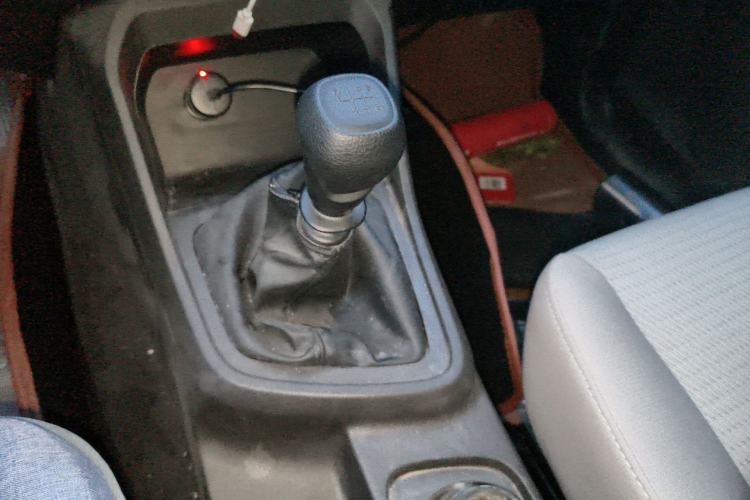 Used Wuling Hongguang V 2022 1.5L Jingqu Edition Electric-Assist LAR Gear Lever