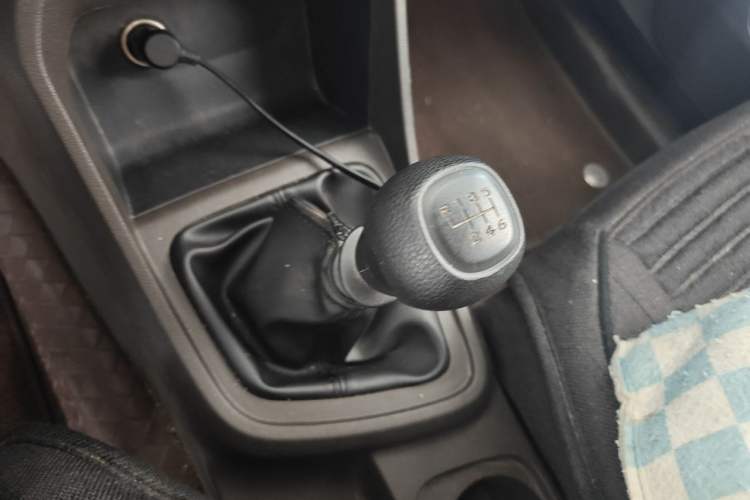 Used Wuling Hongguang V 2022 1.5L Jingqu Edition Enclosed-Window Vehicle with Hydraulic Power Steering LAR Gear Lever