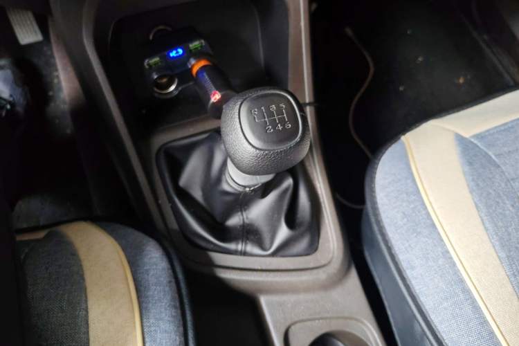 Used Wuling Hongguang V 2022 1.5L Jingqu Version Hydraulic Power Steering LAR Gear Lever