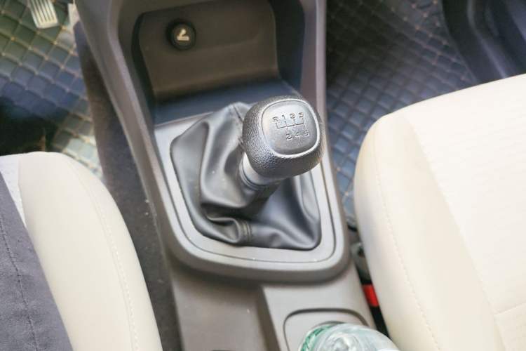 Used Wuling Hongguang V 2022 1.5L Jingqu Version Hydraulic Power Steering LAR Gear Lever