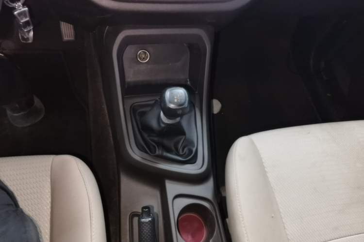 Used Wuling Hongguang V 2022 1.5L Jingqu Edition Enclosed-Window Vehicle with Hydraulic Power Steering LAR Gear Lever