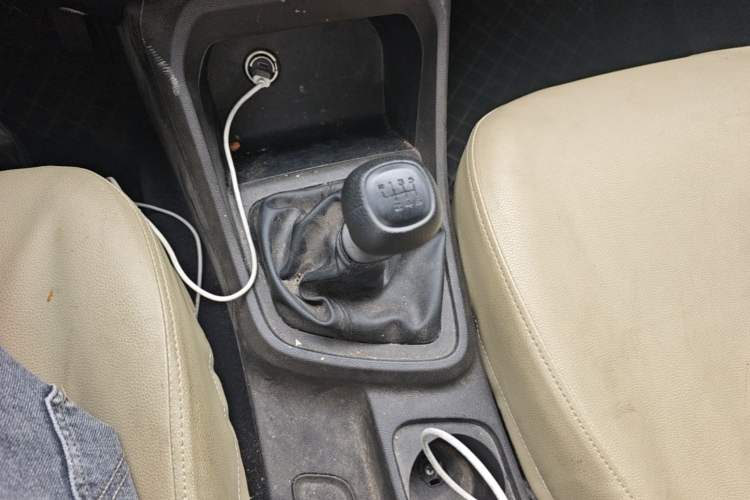 Used Wuling Hongguang V 2022 1.5L Jingqu Edition Electric-Assist LAR Gear Lever