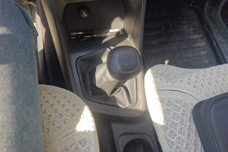 Used Wuling Hongguang V 2022 1.5L Jingqu Version Hydraulic Power Steering LAR Gear Lever