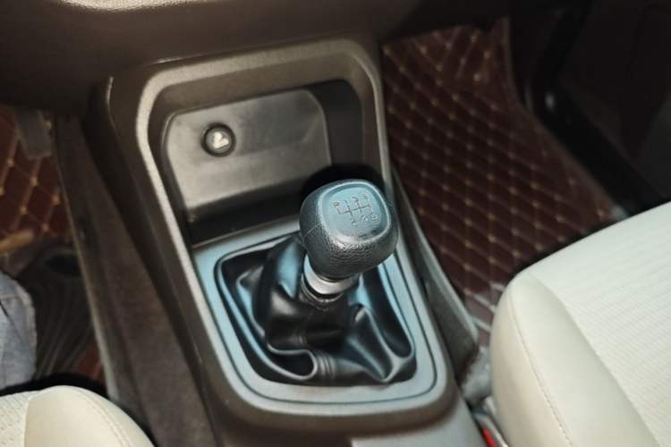 Used Wuling Hongguang V 2022 1.5L Jingqu Version Hydraulic Power Steering LAR Gear Lever