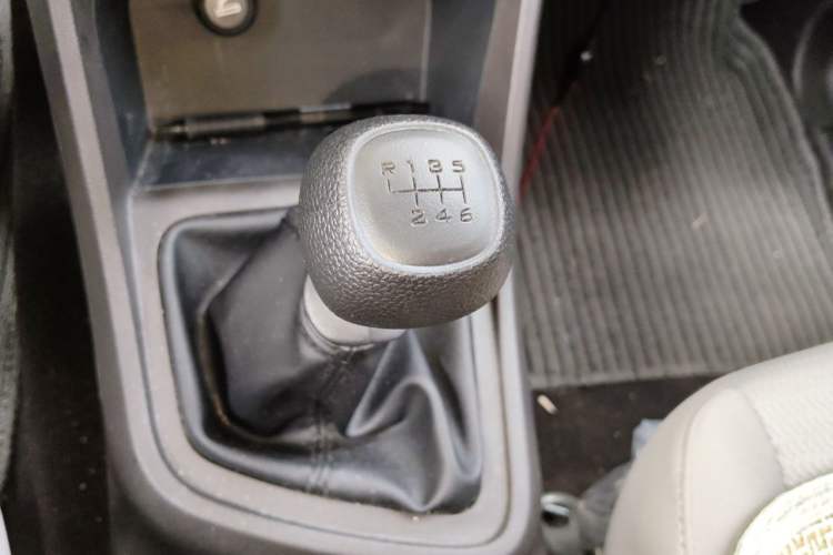 Used Wuling Hongguang V 2022 1.5L Jingqu Version Hydraulic Power Steering LAR Gear Lever