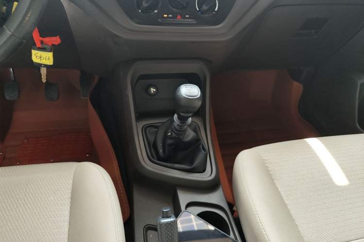 Used Wuling Hongguang V 2022 1.5L Jingqu Edition Electric-Assist LAR Gear Lever