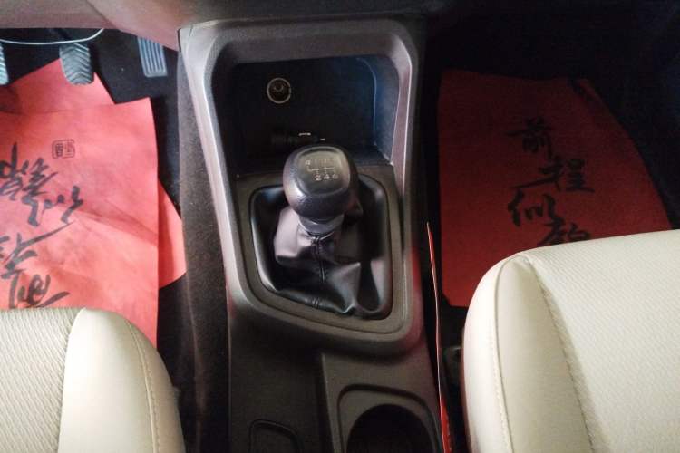 Used Wuling Hongguang V 2022 1.5L Jingqu Edition Enclosed-Window Vehicle with Electric Power Steering LAR Gear Lever