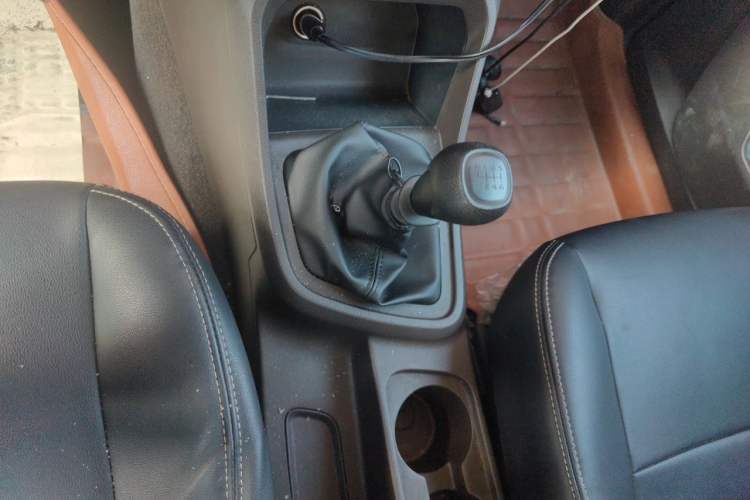 Used Wuling Hongguang V 2022 1.5L Jingqu Version Hydraulic Power Steering LAR Gear Lever