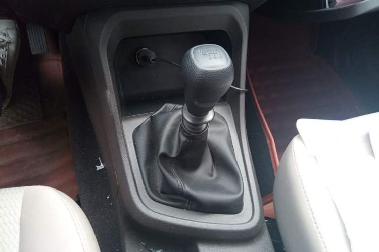 Used Wuling Hongguang V 2022 1.5L Jingqu Edition Electric-Assist LAR Gear Lever