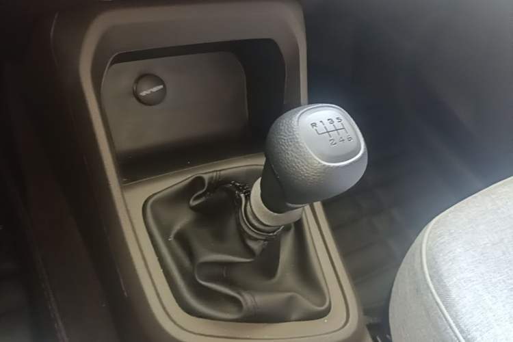 Used Wuling Hongguang V 2022 1.5L Jingqu Edition Electric-Assist LAR Gear Lever