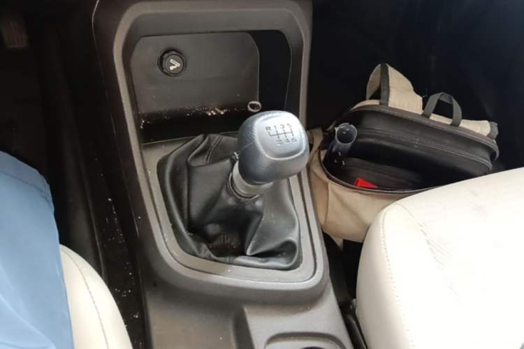 Used Wuling Hongguang V 2022 1.5L Jingqu Version Hydraulic Power Steering LAR Gear Lever