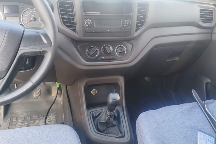 Used Wuling Hongguang V 2022 1.5L Jingqu Edition Electric-Assist LAR Gear Lever