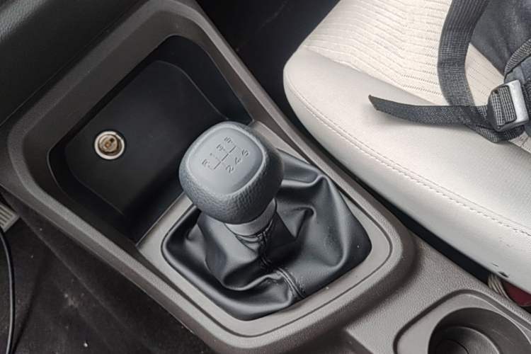 Used Wuling Hongguang V 2022 1.5L Enjoy Edition Electric-Powered LAR Gear Lever