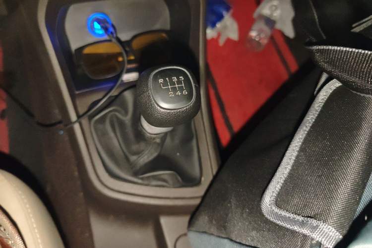 Used Wuling Hongguang V 2022 1.5L Enjoy Edition Electric-Powered LAR Gear Lever