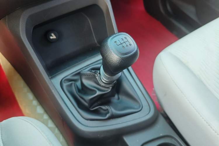 Used Wuling Hongguang V 2022 1.5L Enjoy Edition Electric-Powered LAR Gear Lever