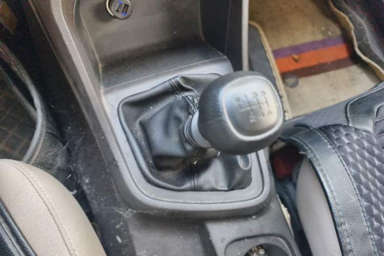 Used Wuling Hongguang V 2022 1.5L Jingqu Edition Enclosed-Window Vehicle with Electric Power Steering LAR Gear Lever