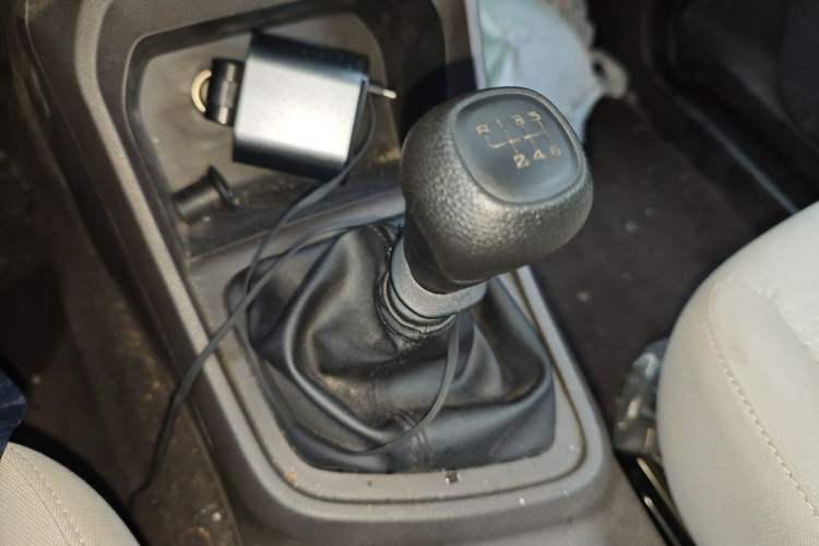 Used Wuling Hongguang V 2022 1.5L Jingqu Edition Electric-Assist LAR Gear Lever