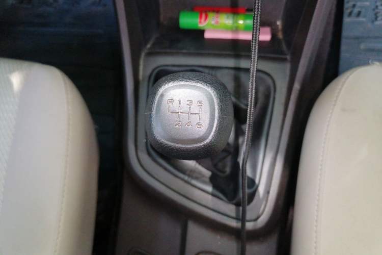 Used Wuling Hongguang V 2022 1.5L Jingqu Version Hydraulic Power Steering LAR Gear Lever