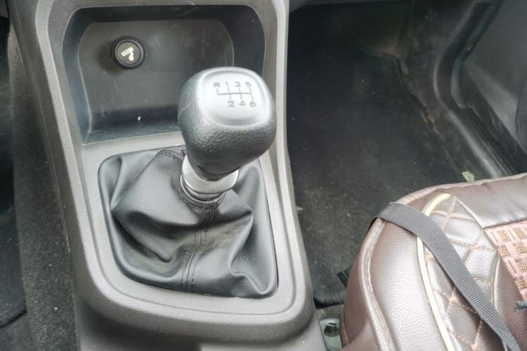 Used Wuling Hongguang V 2022 1.5L Enjoy Edition Electric-Powered LAR Gear Lever