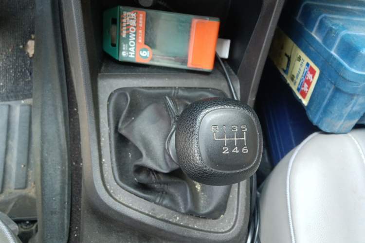 Used Wuling Hongguang V 2022 1.5L Jingqu Edition Electric-Assist LAR Gear Lever