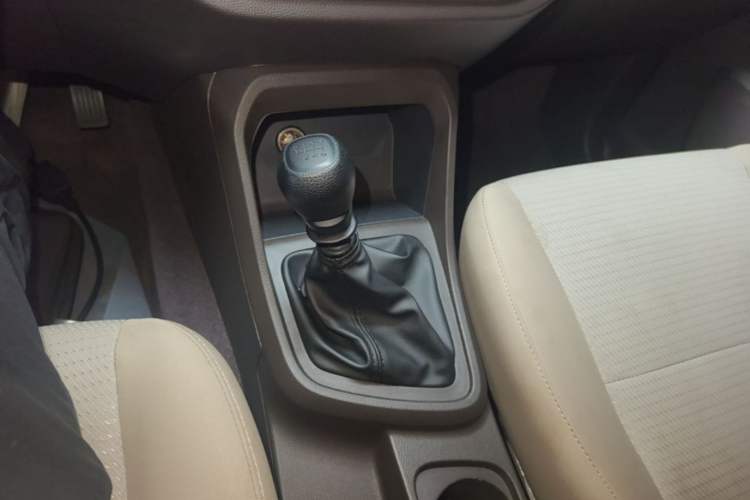 Used Wuling Hongguang V 2022 1.5L Jingqu Version Hydraulic Power Steering LAR Gear Lever