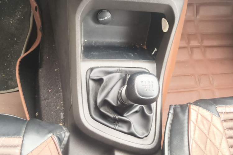 Used Wuling Hongguang V 2022 1.5L Enjoy Edition Electric-Powered LAR Gear Lever