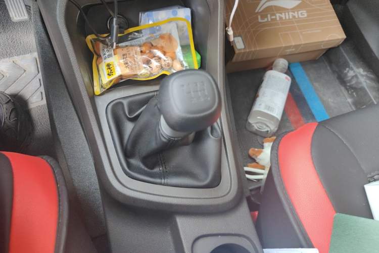 Used Wuling Hongguang V 2022 1.5L Jingqu Edition Electric-Assist LAR Gear Lever