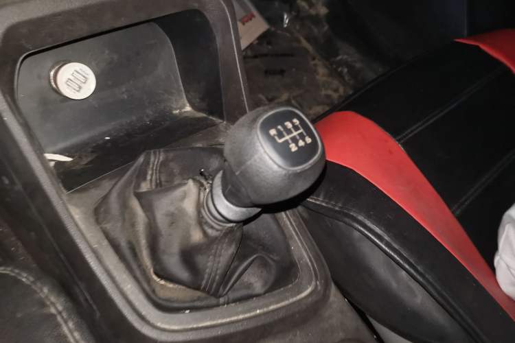 Used Wuling Hongguang V 2022 1.5L Enjoy Edition Electric-Powered LAR Gear Lever