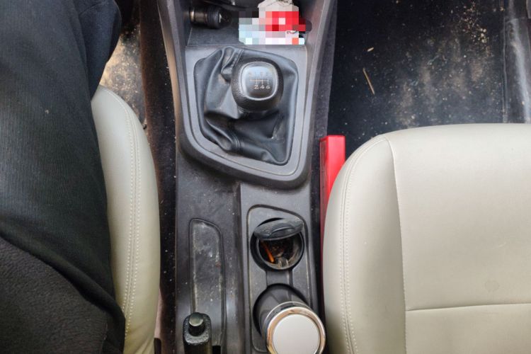 Used Wuling Hongguang V 2022 1.5L Jingqu Version Hydraulic Power Steering LAR Gear Lever