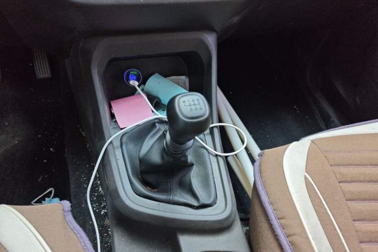 Used Wuling Hongguang V 2022 1.5L Jingqu Edition Electric-Assist LAR Gear Lever
