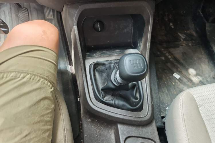 Used Wuling Hongguang V 2022 1.5L Jingqu Edition Electric-Assist LAR Gear Lever