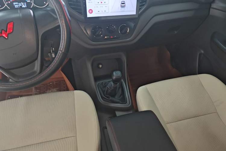 Used Wuling Hongguang V 2022 1.5L Enjoy Edition Electric-Powered LAR Gear Lever