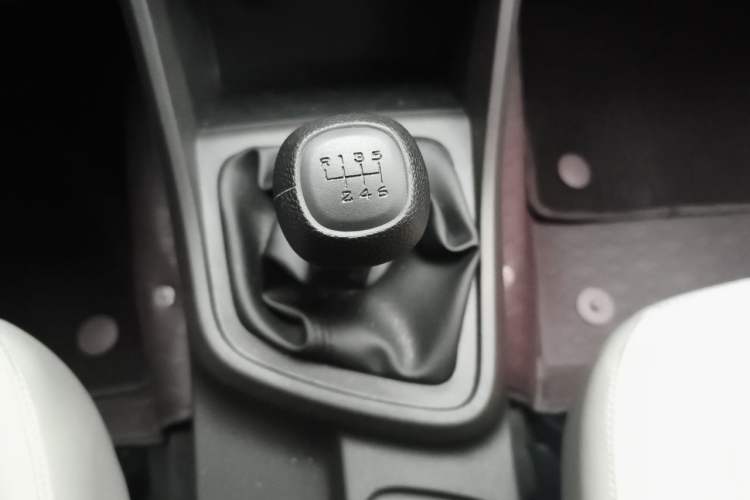 Used Wuling Hongguang V 2022 1.5L Jingqu Edition Electric-Assist LAR Gear Lever