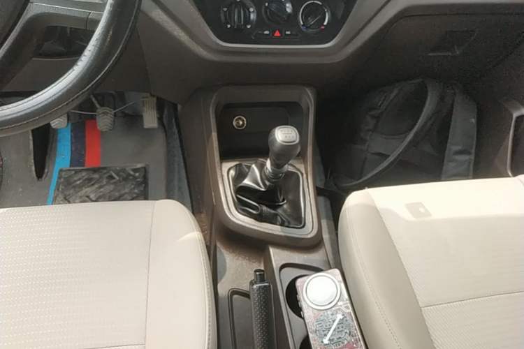 Used Wuling Hongguang V 2022 1.5L Jingqu Edition Electric-Assist LAR Gear Lever