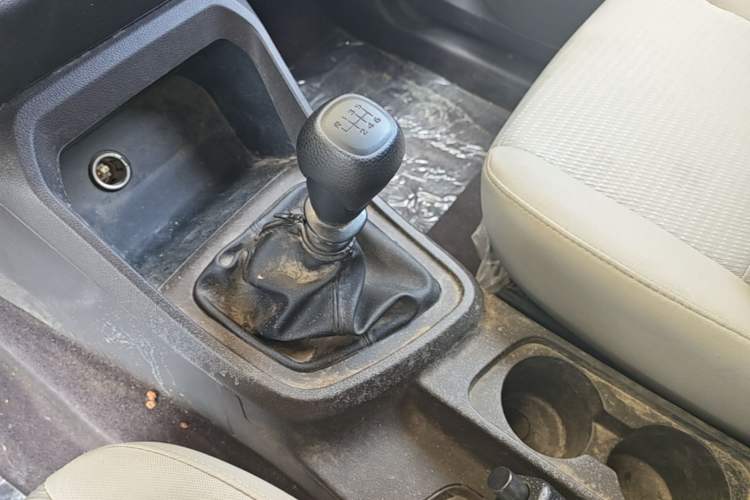 Used Wuling Hongguang V 2022 1.5L Jingqu Edition Enclosed-Window Vehicle with Electric Power Steering LAR Gear Lever