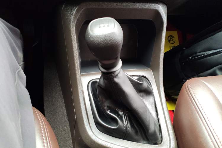 Used Wuling Hongguang V 2022 1.5L Jingqu Edition Electric-Assist LAR Gear Lever