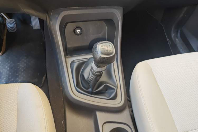 Used Wuling Hongguang V 2022 1.5L Jingqu Edition Electric-Assist LAR Gear Lever
